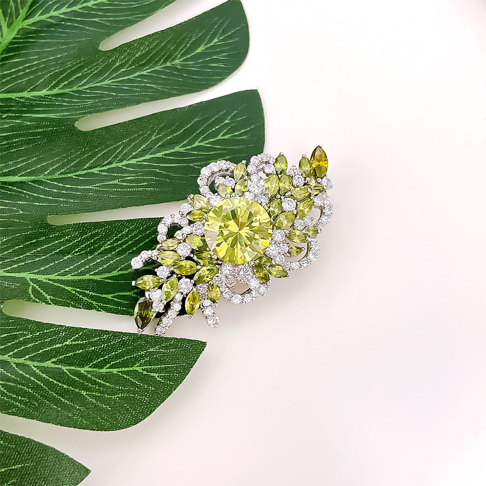 BMC80048 - Vintage Brilliant Peridot Cz - Brooch
