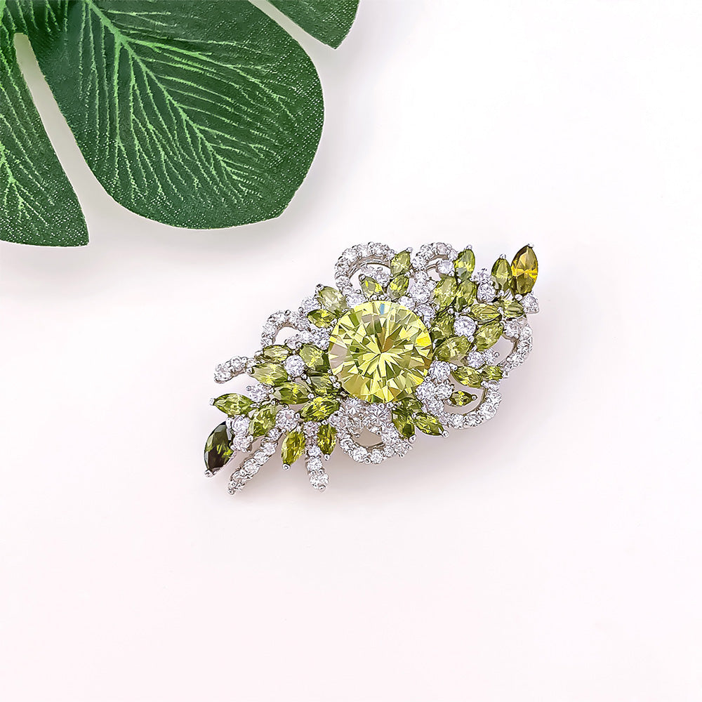 BMC80048 - Vintage Brilliant Peridot Cz - Brooch