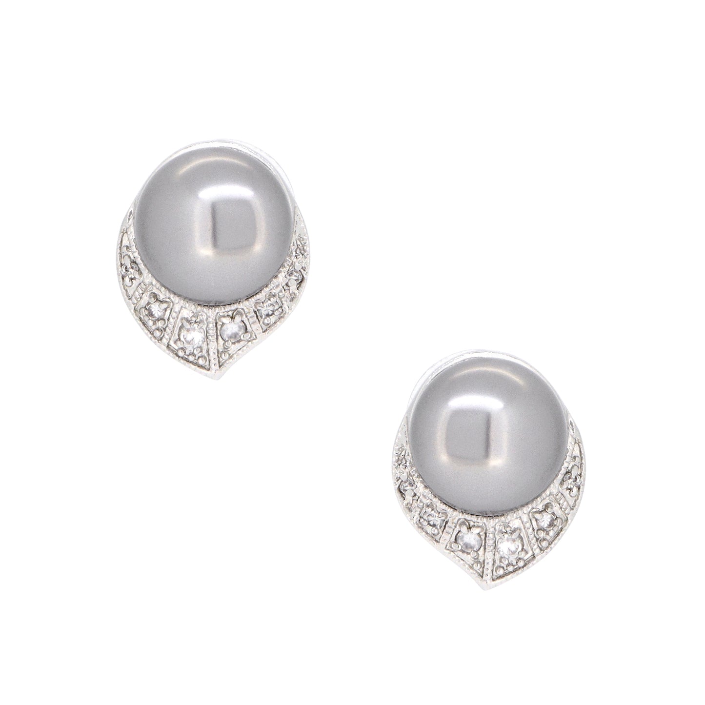 BME332 - Classic Vintage White Pearl - Stud Earrings